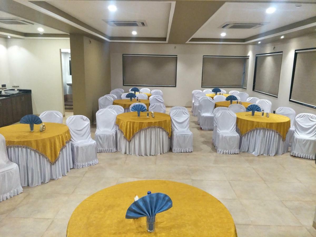 Kyriad Hotel Solapur By Othpl Extérieur photo
